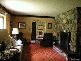 24425 Farmington Road Farmington, MI 48336 - Photo 4 of 14 Living Room