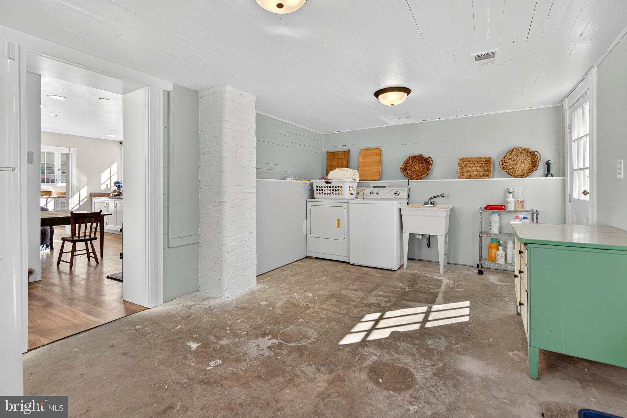 4561 Weston Road Catlett, VA 20119 - Photo 25 of 59 Huge mudroom. A must for every country house!