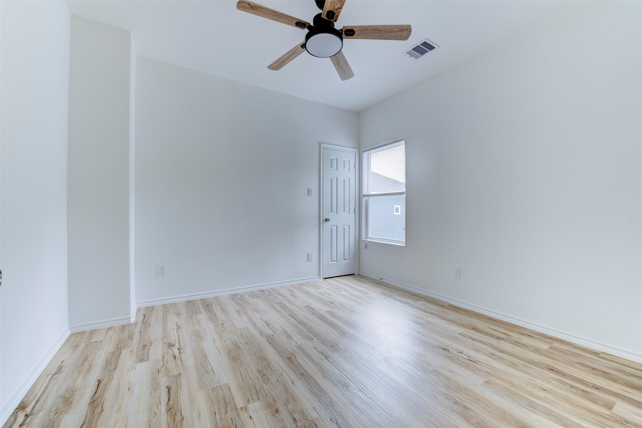8203 Woodlyn Road, Unit F Houston, TX 77028 - Photo 27 of 31