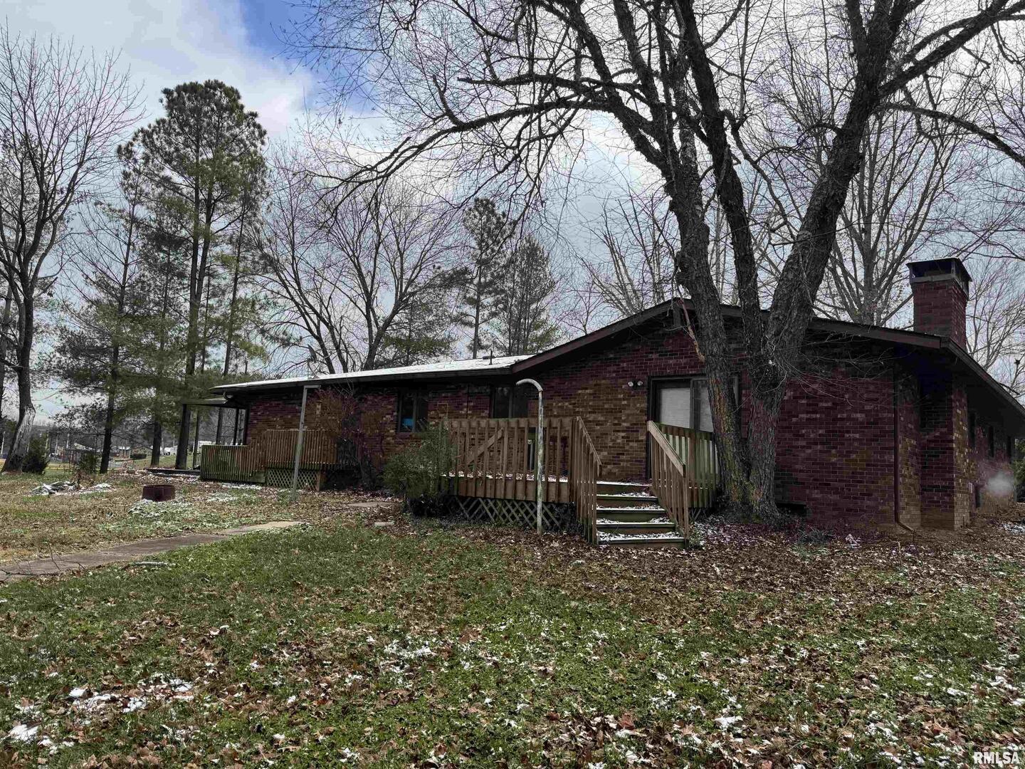 421 Cook Avenue Jonesboro, IL 62952 - Photo 7 of 7 a backyard of a house with lots of green space