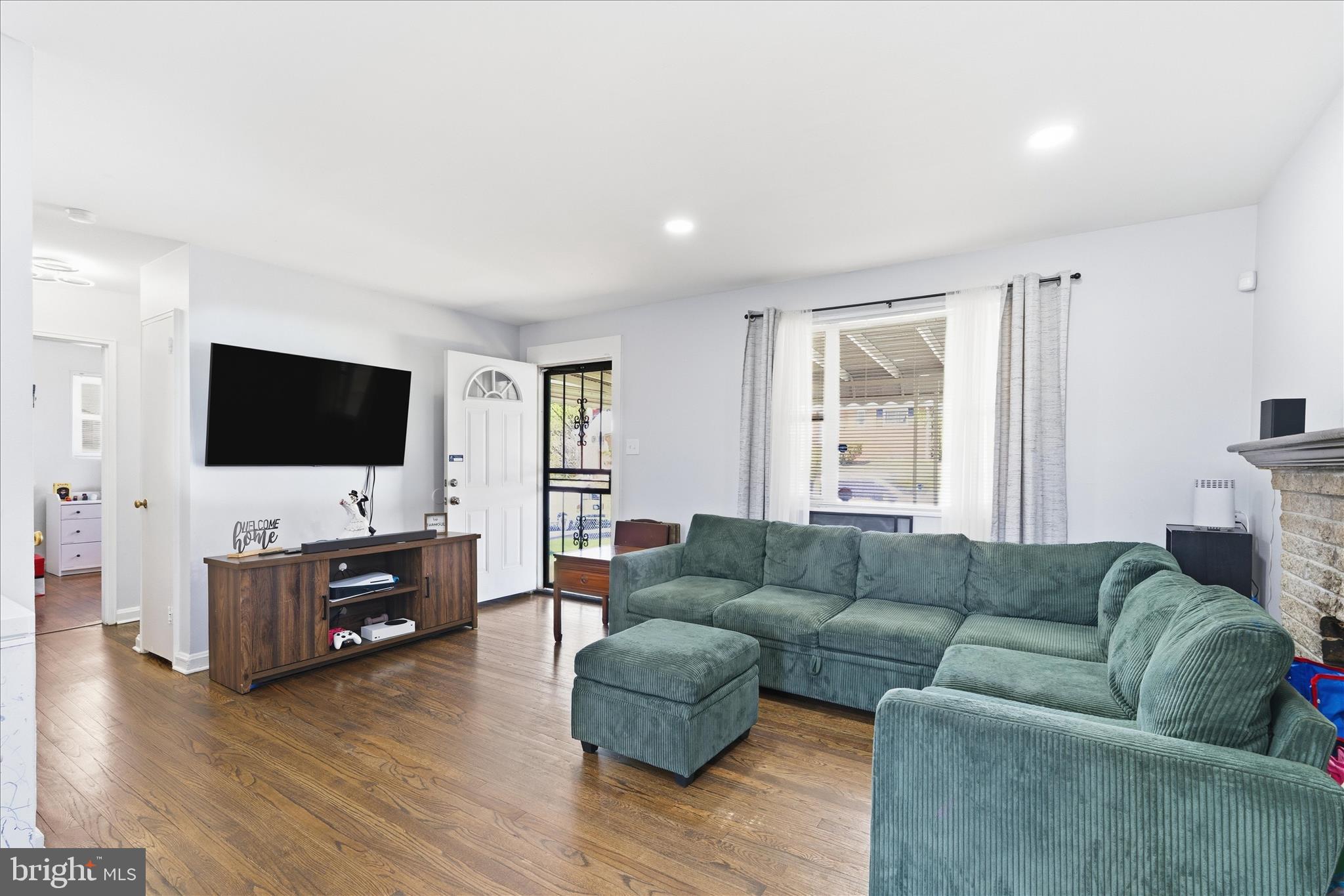 6929 Decatur Place Hyattsville, MD 20784 - Photo 6 of 30