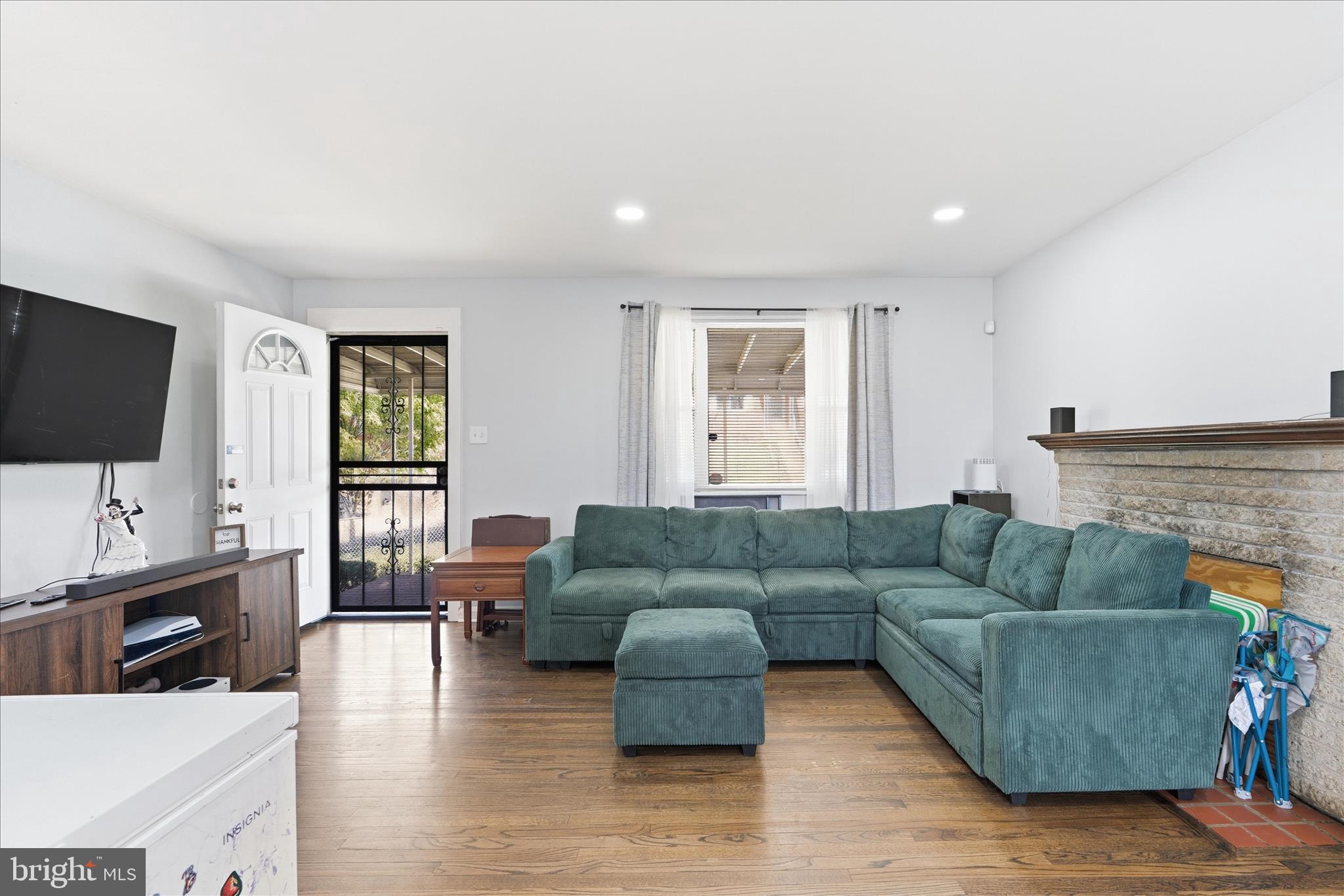 6929 Decatur Place Hyattsville, MD 20784 - Photo 7 of 30