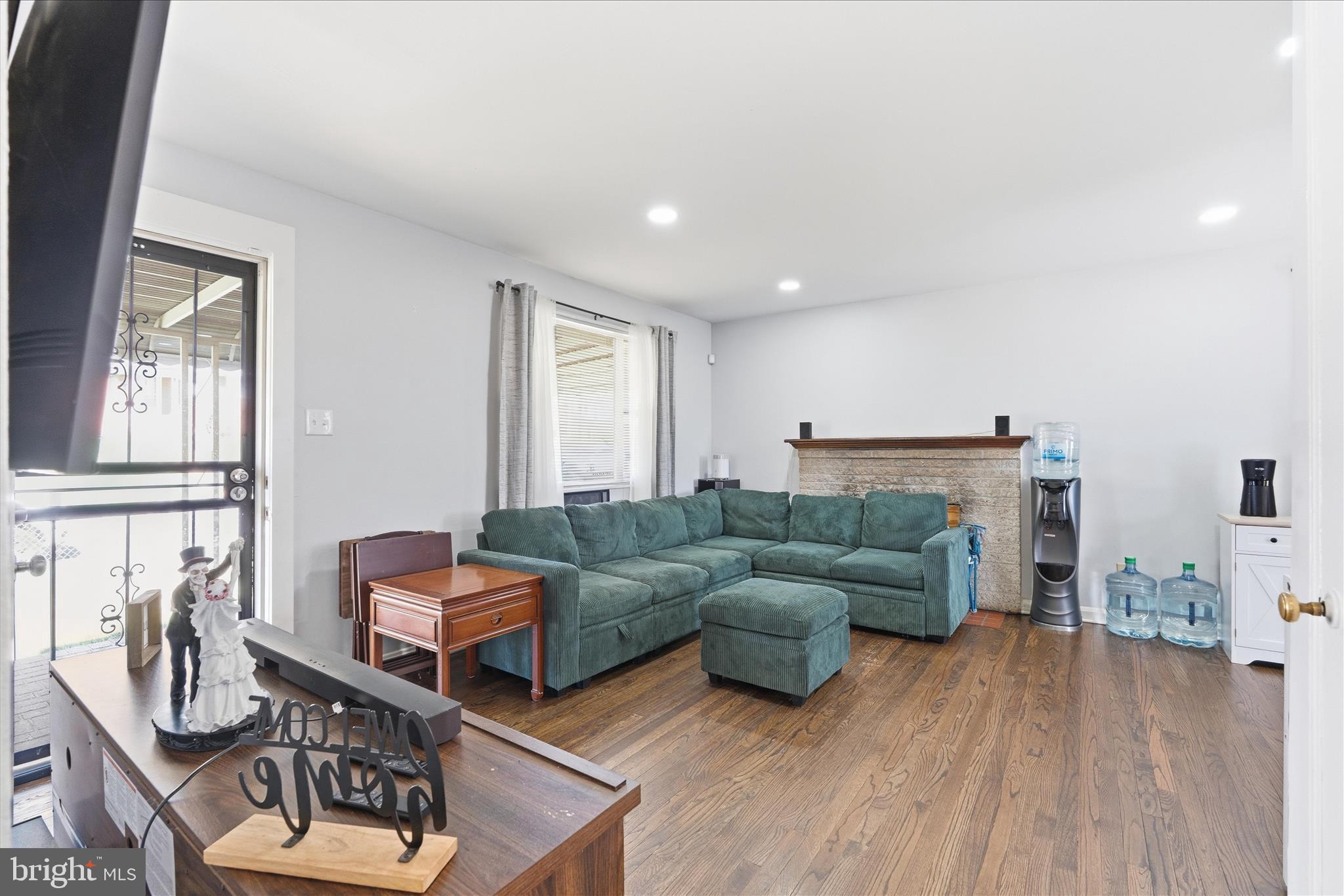 6929 Decatur Place Hyattsville, MD 20784 - Photo 8 of 30