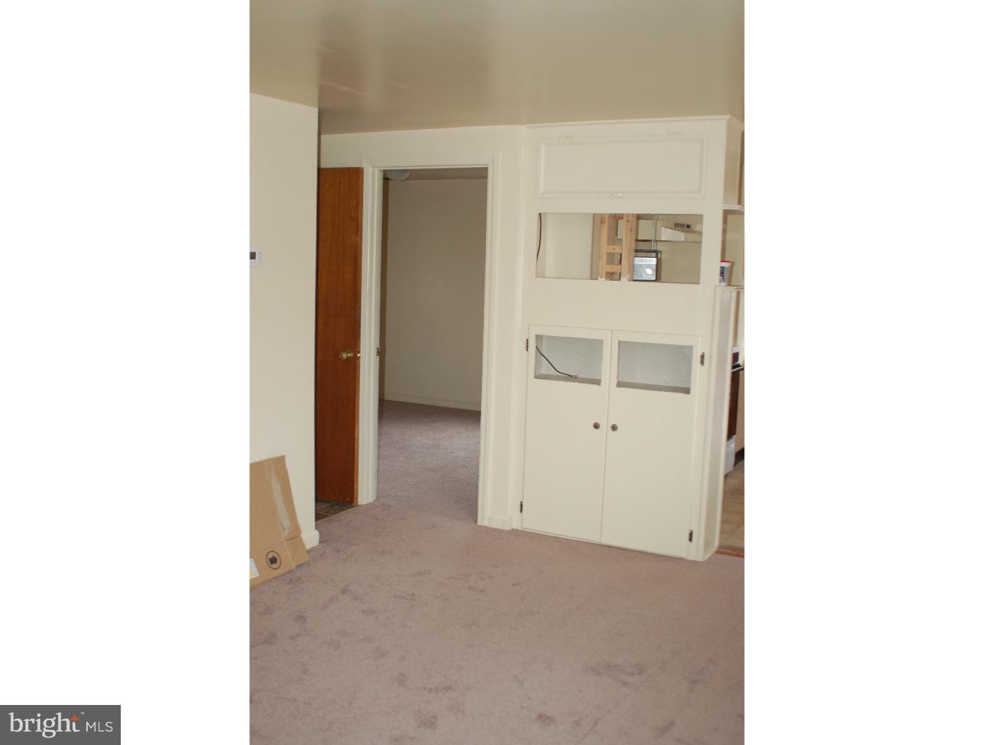 146 Harvard Road Pennsville, NJ 08070 - Photo 3 of 12 Living Room