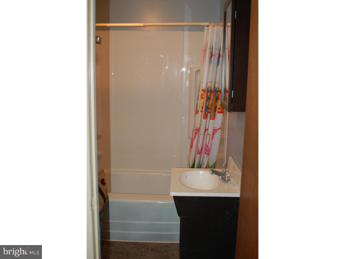 146 Harvard Road Pennsville, NJ 08070 - Photo 10 of 12 Bathroom