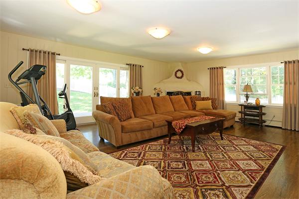 713 Boston Post Road Weston, MA 02493 - Photo 9 of 21