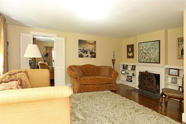 713 Boston Post Road Weston, MA 02493 - Photo 10 of 21