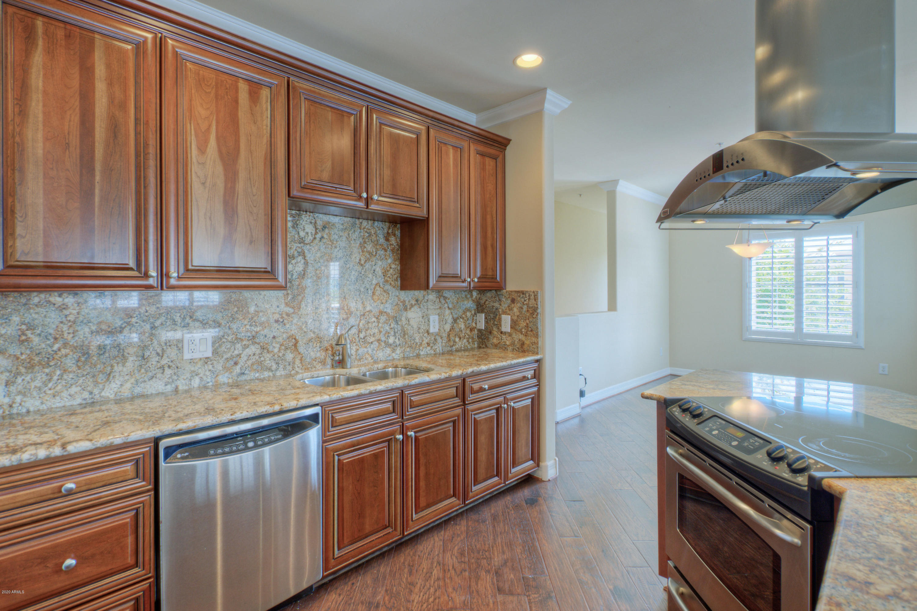10757 North 74th Street, Unit 2004 Scottsdale, AZ 85260 - Photo 11 of 27 Kitchen