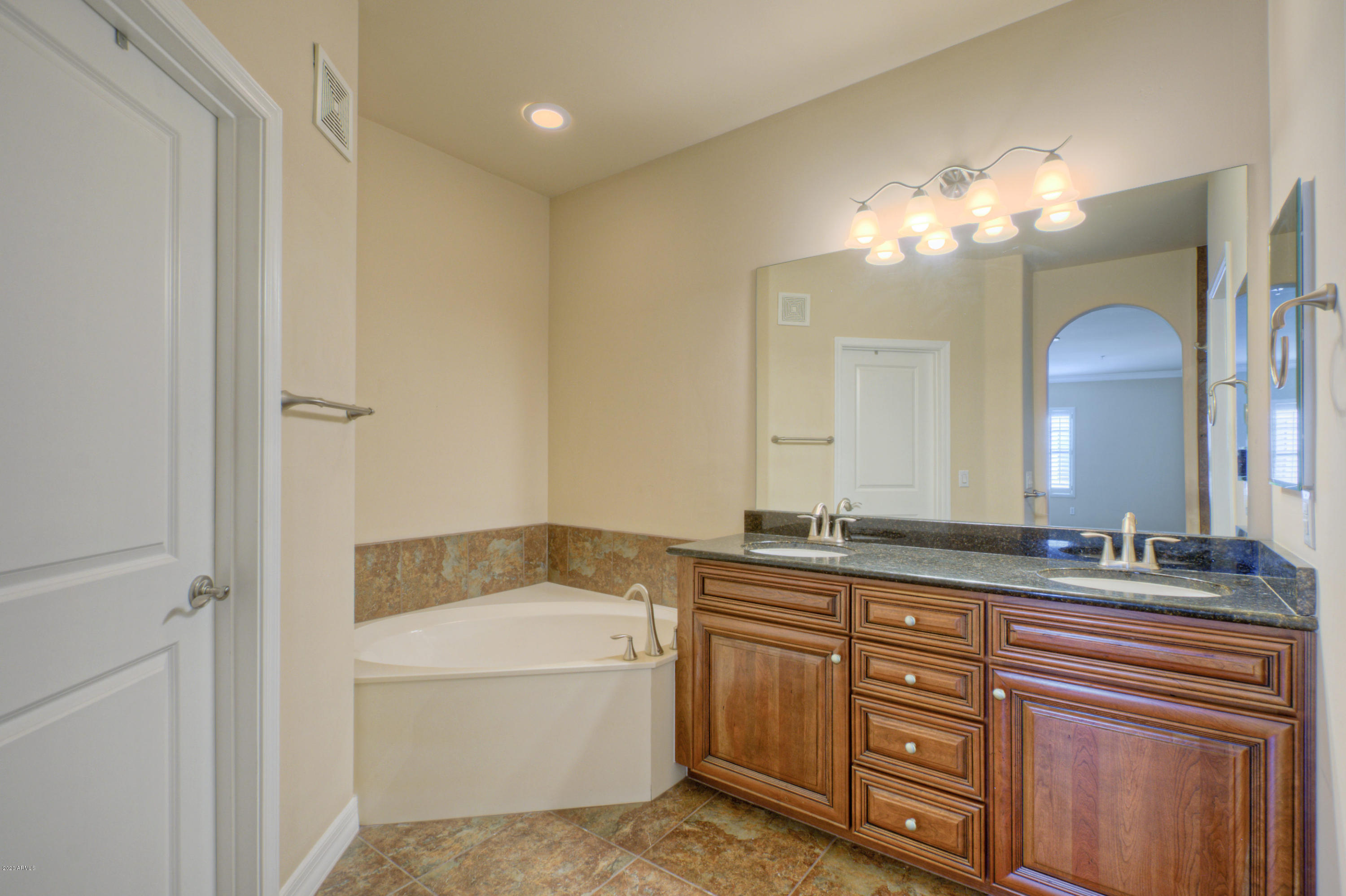 10757 North 74th Street, Unit 2004 Scottsdale, AZ 85260 - Photo 18 of 27 Master Bathroom