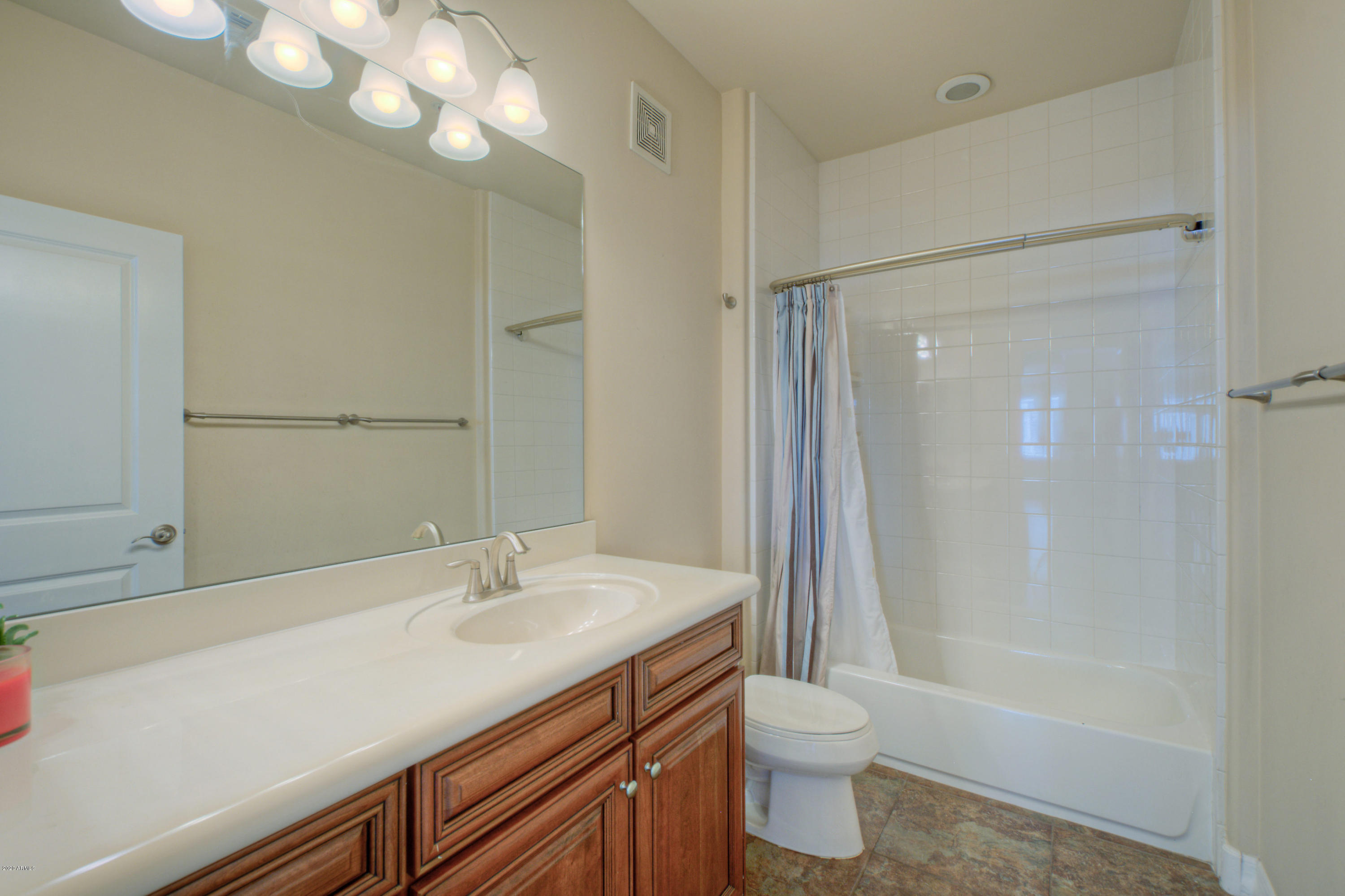 10757 North 74th Street, Unit 2004 Scottsdale, AZ 85260 - Photo 23 of 27 Guest Bathroom