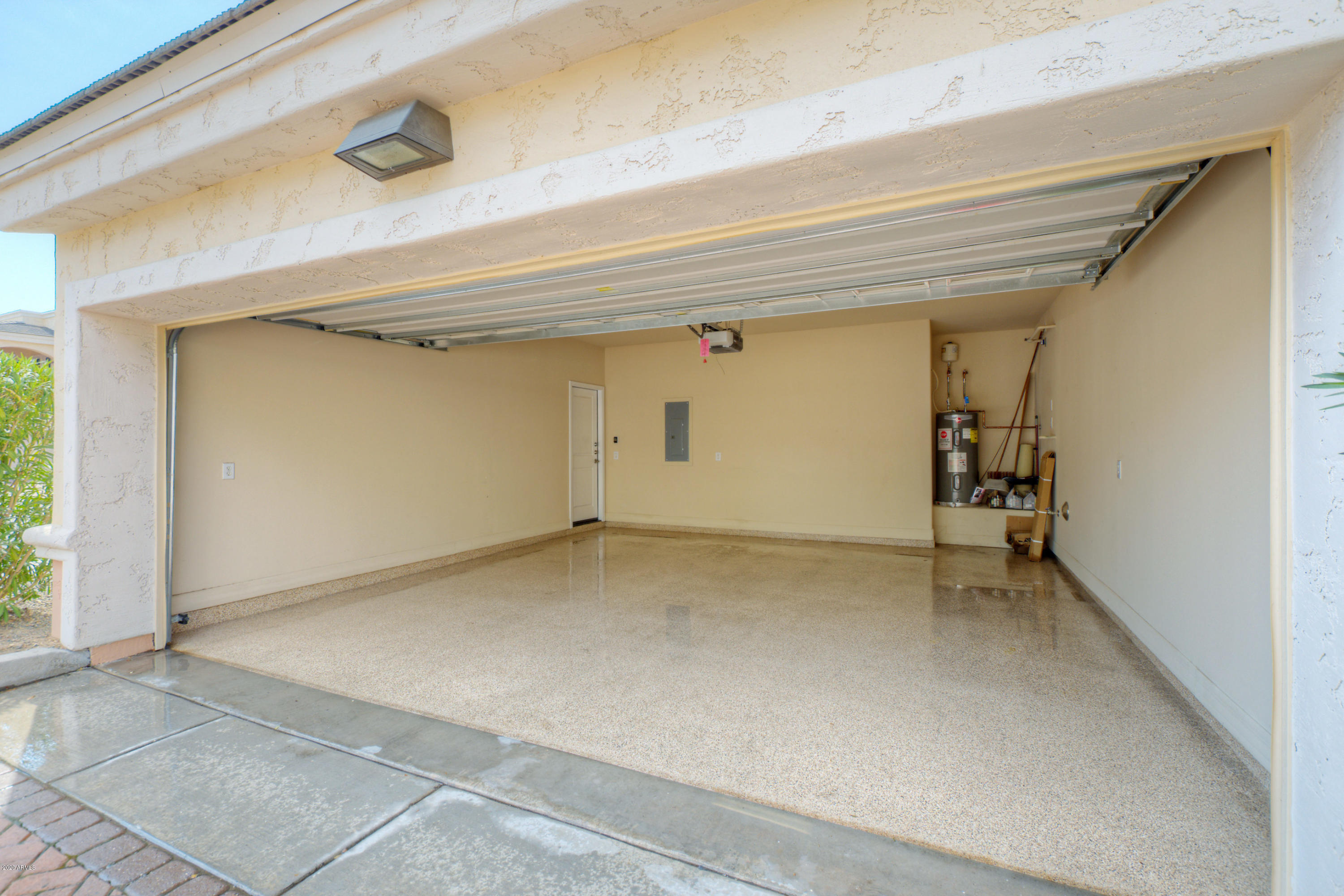 10757 North 74th Street, Unit 2004 Scottsdale, AZ 85260 - Photo 5 of 27 2 Car Garage