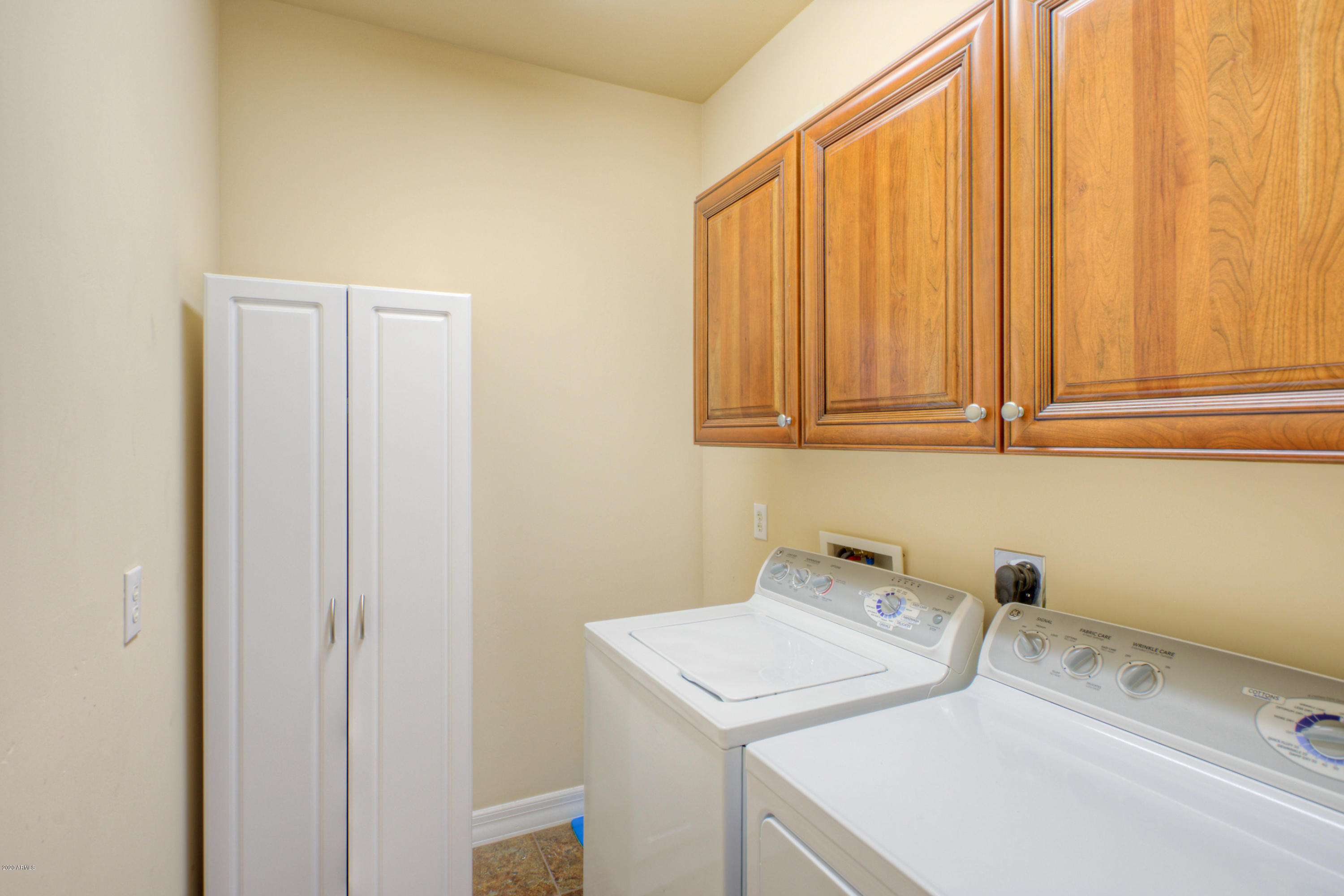 10757 North 74th Street, Unit 2004 Scottsdale, AZ 85260 - Photo 9 of 27 Laundry Room