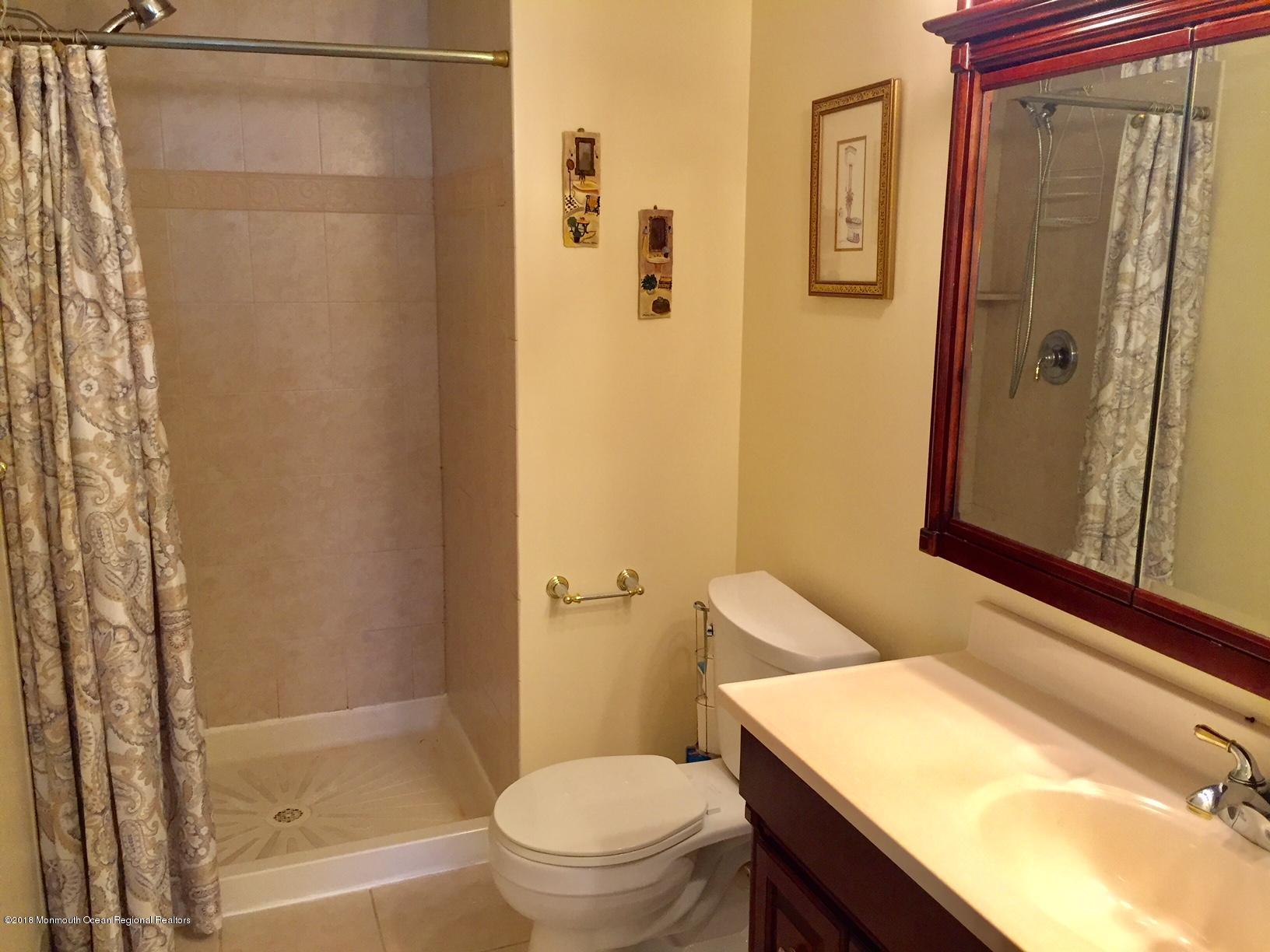 442 Middlewood Road Middletown, NJ 07748 - Photo 11 of 14 IMG_4467