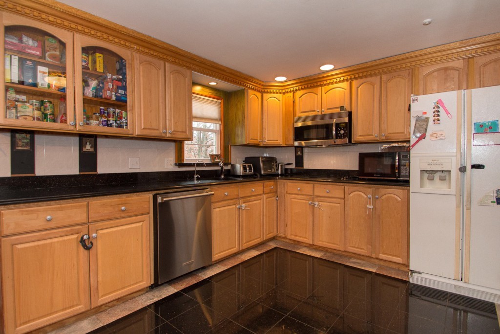 18 Michael Road Randolph, MA 02368 - Photo 7 of 30 Gallery Image 7