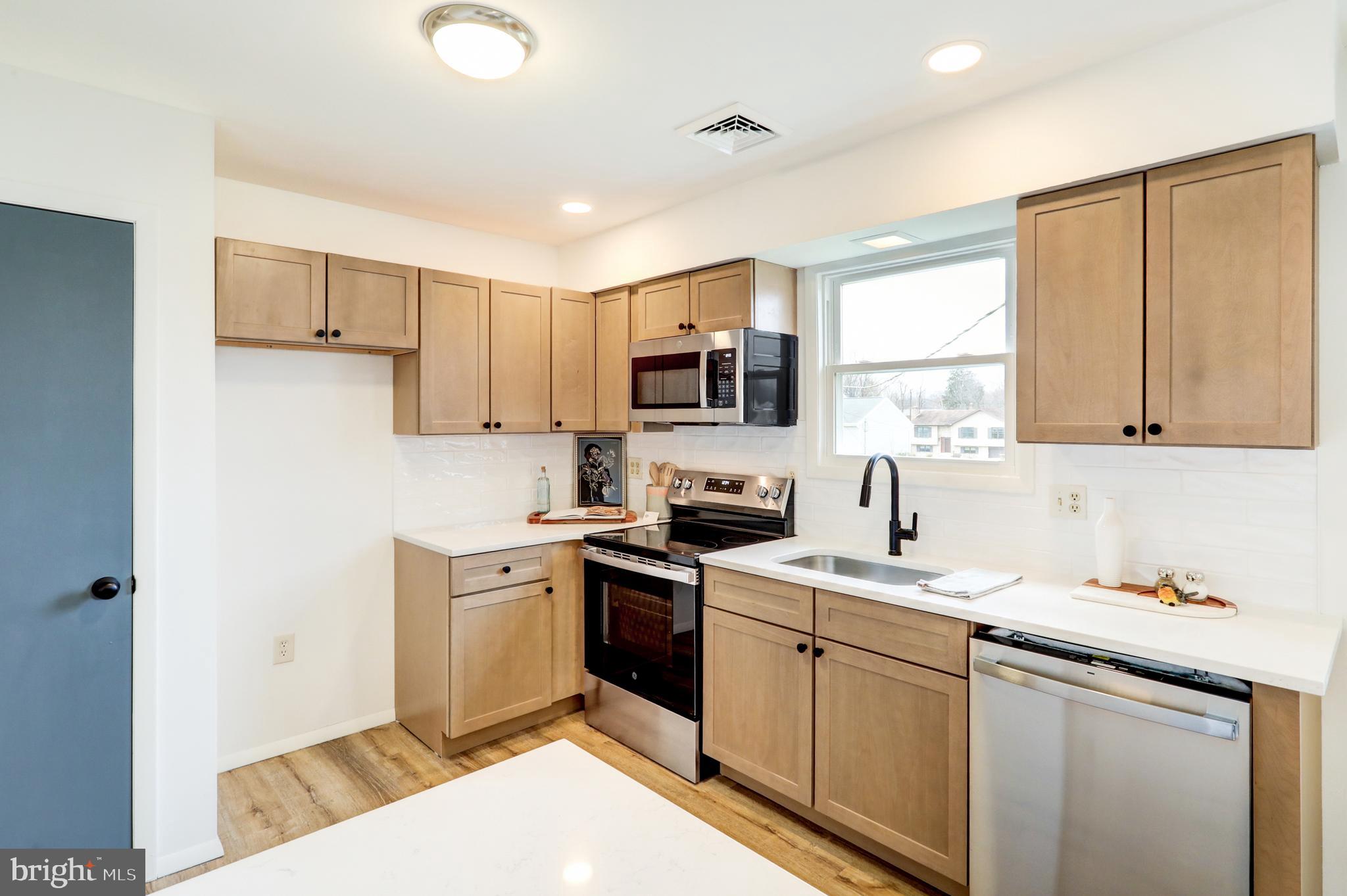 532 Kingston Road Harrisburg, PA 17112 - Photo 11 of 41