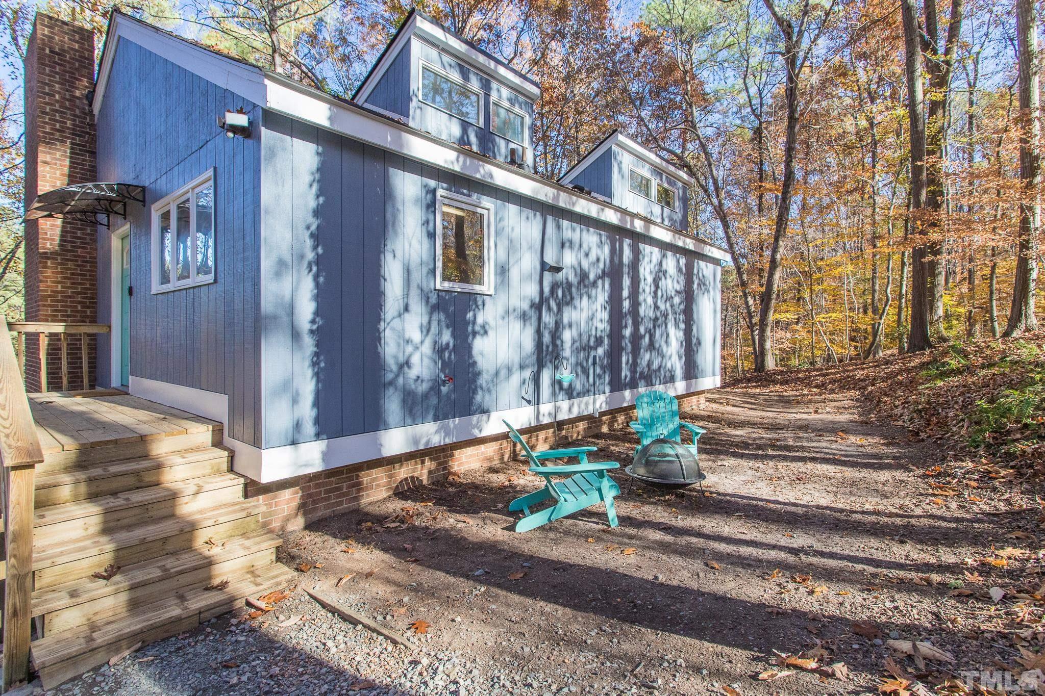 372 Cedar Lake Road Chapel Hill, NC 27516 - Photo 8 of 42 a front view of a house