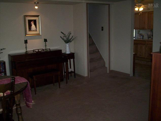 3600 Ohara Road Carleton, MI 48117 - Photo 9 of 20 Living Room