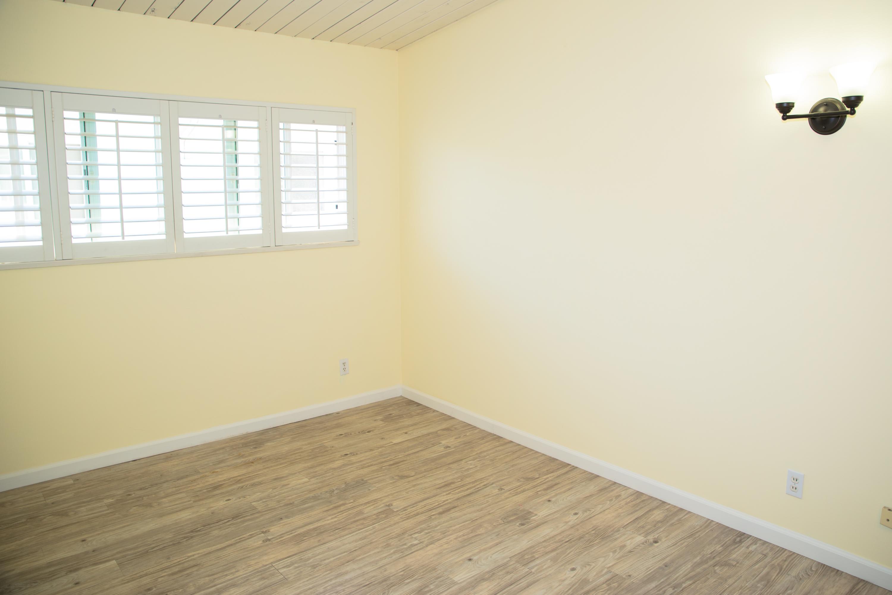 4950 Sandyland Road, Unit 220 Carpinteria, CA 93013 - Photo 12 of 20 an empty room with a window