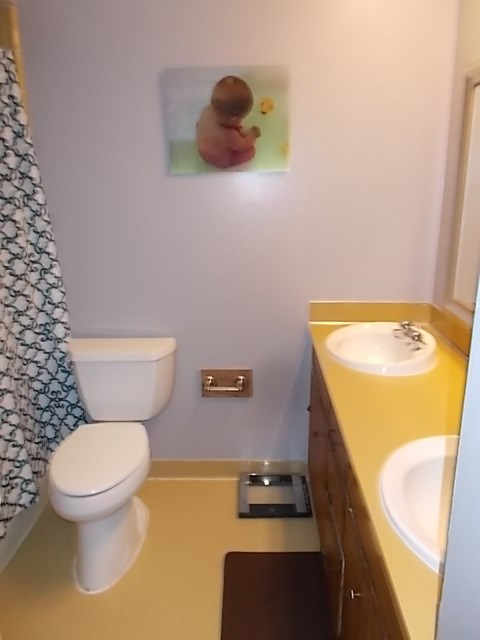 4309 Cheshire Bridge Road Columbus, GA 31909 - Photo 16 of 21 Hall bathroom