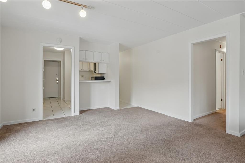 5 Bayard Road, Unit 400 Pittsburgh, PA 15213 - Photo 11 of 33 Tucked in a perfectly placed alcove, there’s a small dine-in nook that feels like a natural extension of the clean, bright aesthetic.