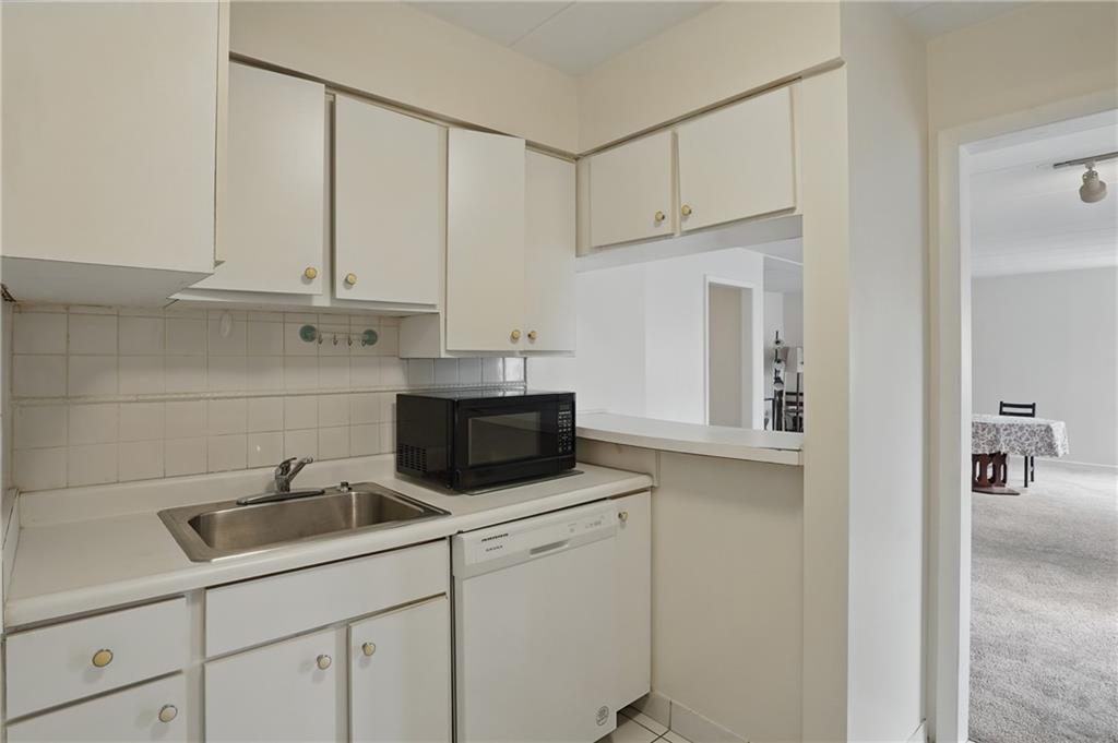 5 Bayard Road, Unit 400 Pittsburgh, PA 15213 - Photo 9 of 33 A clean, minimalist design in soft tones can keep the space feeling open and airy, while also allowing for easy organization.