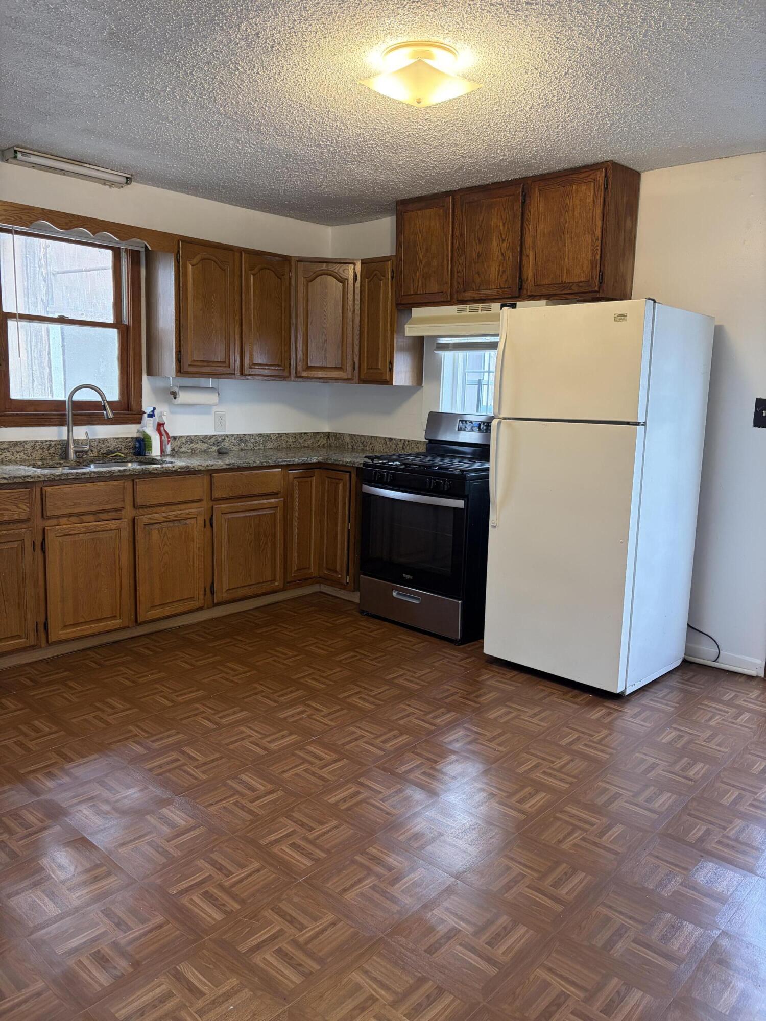 2866 Golfside Road Ann Arbor, MI 48108 - Photo 6 of 15 IMG_2934