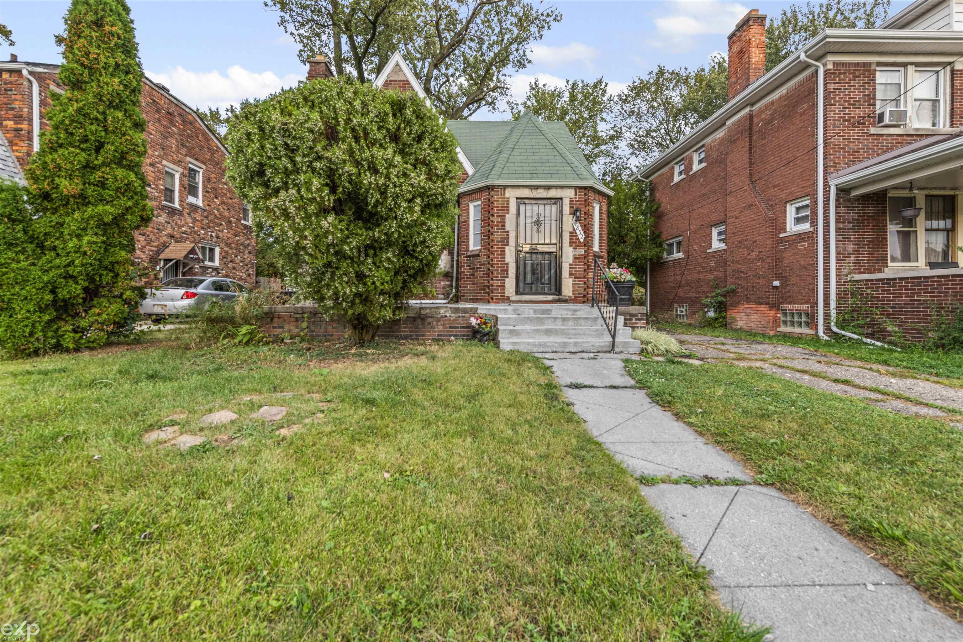 14852 Strathmoor Street Detroit, MI 48227 - Photo 3 of 25