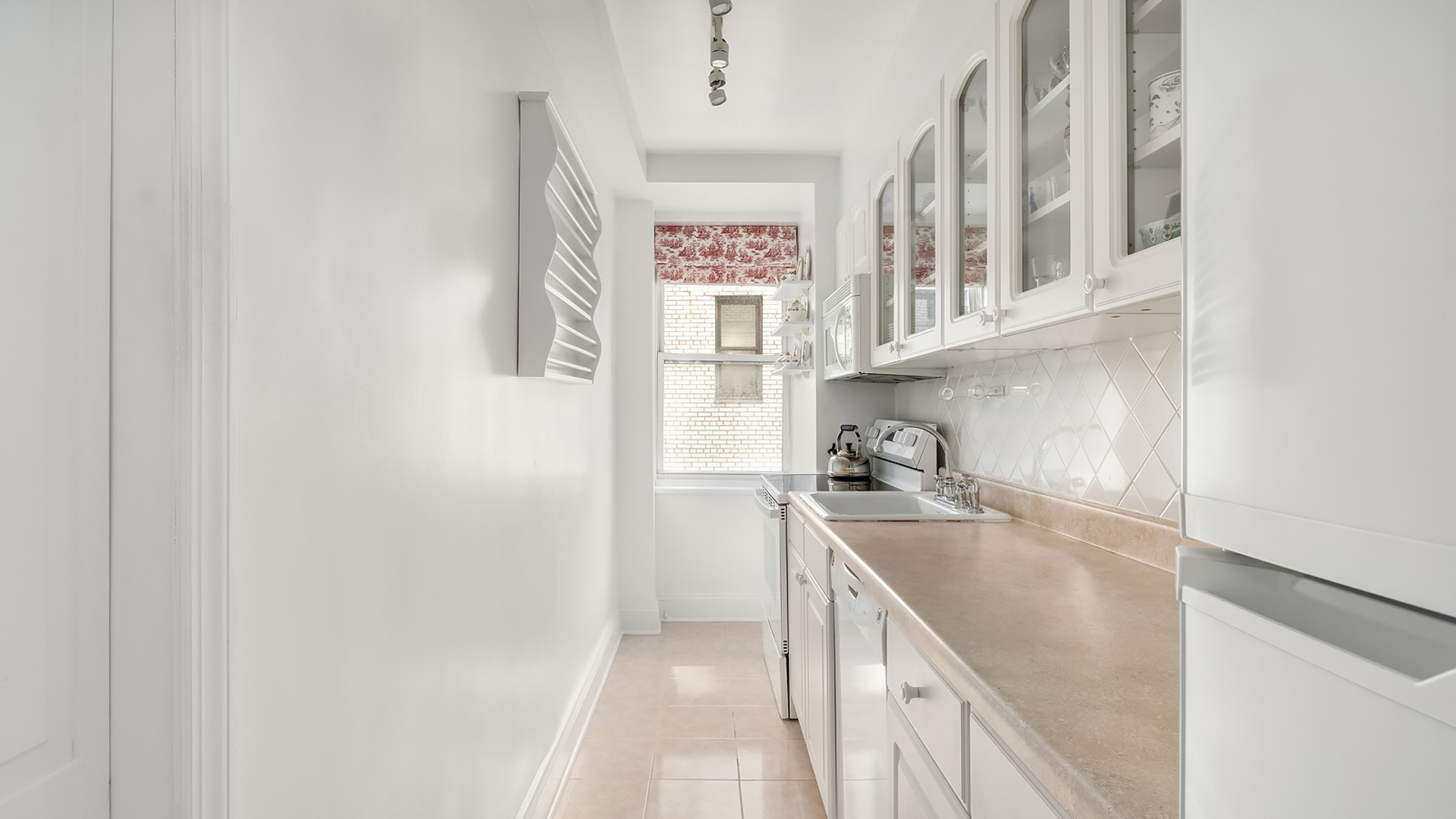 235 East 73rd Street, Unit 10F Manhattan, NY 10021 - Photo 5 of 12
