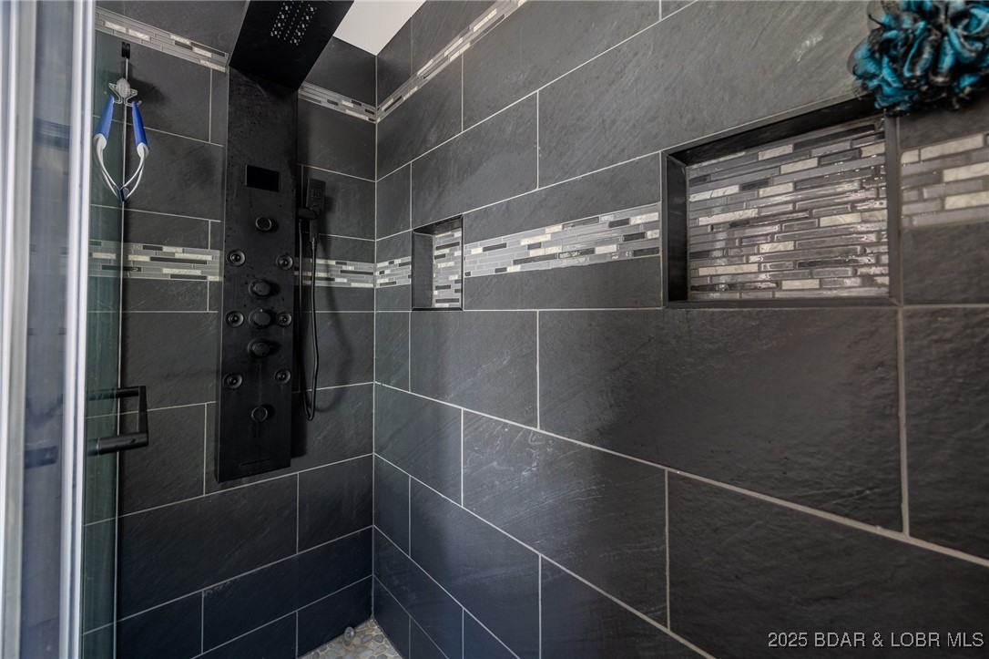 1102 Bear Paw Road Camdenton, MO 65020 - Photo 25 of 67 Master Shower