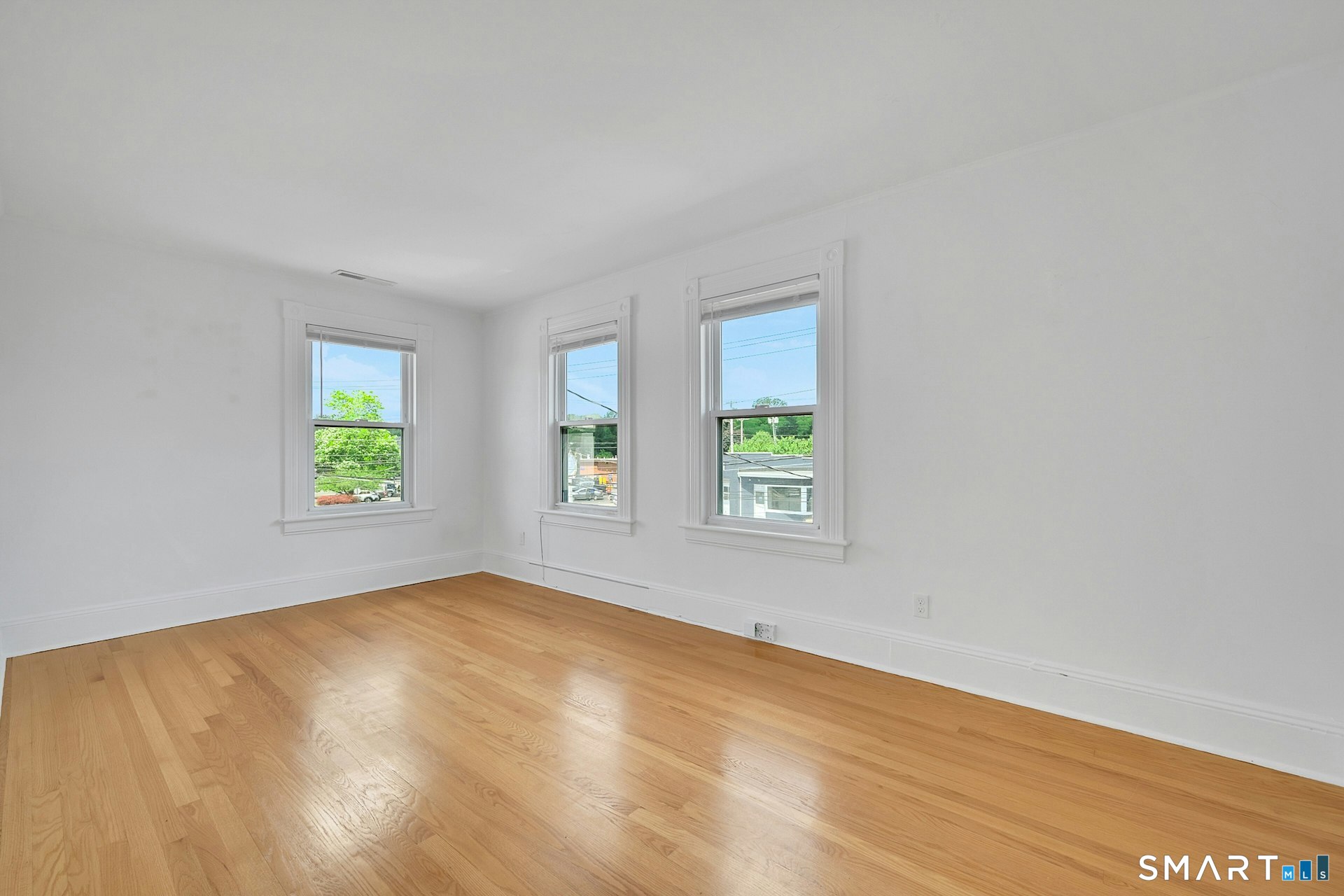 125 Tunxis Hill Road Fairfield, CT 06825 - Photo 9 of 20