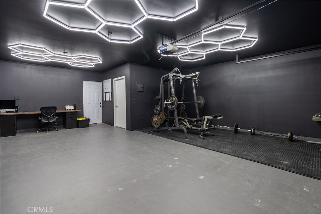 19801 Talihina Road Apple Valley, CA 92307 - Photo 24 of 32 a view of a room with gym equipment