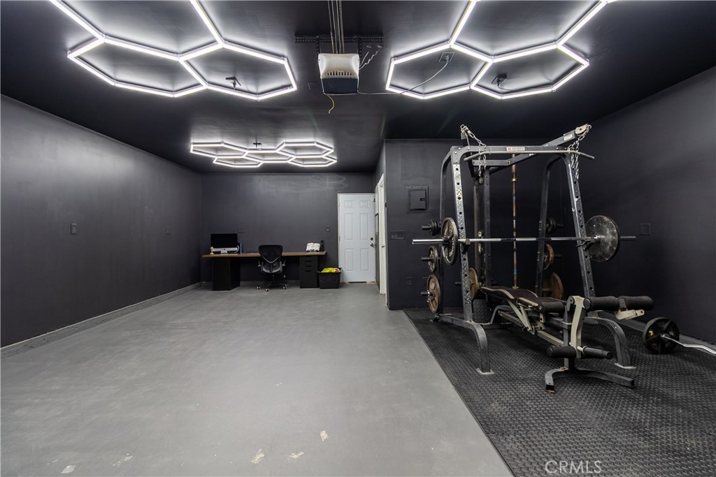 19801 Talihina Road Apple Valley, CA 92307 - Photo 25 of 32 a view of a room with gym equipment