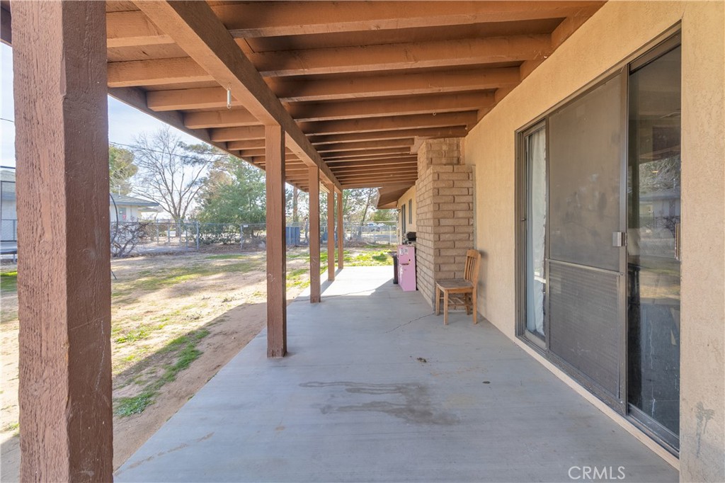 19801 Talihina Road Apple Valley, CA 92307 - Photo 26 of 32 a view of empty room with wooden floor and floor to ceiling window