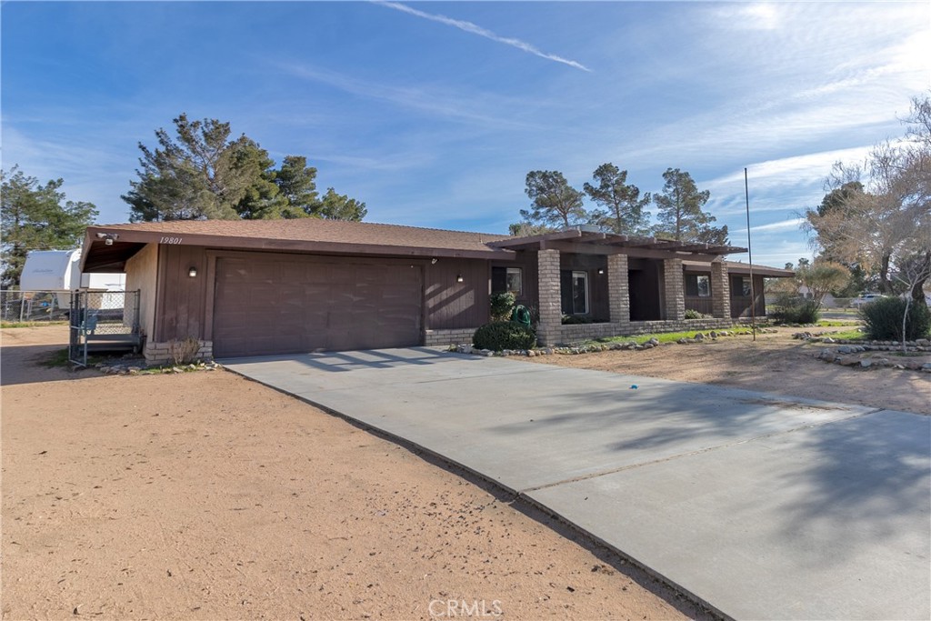 19801 Talihina Road Apple Valley, CA 92307 - Photo 3 of 32 a front view of a house with a yard