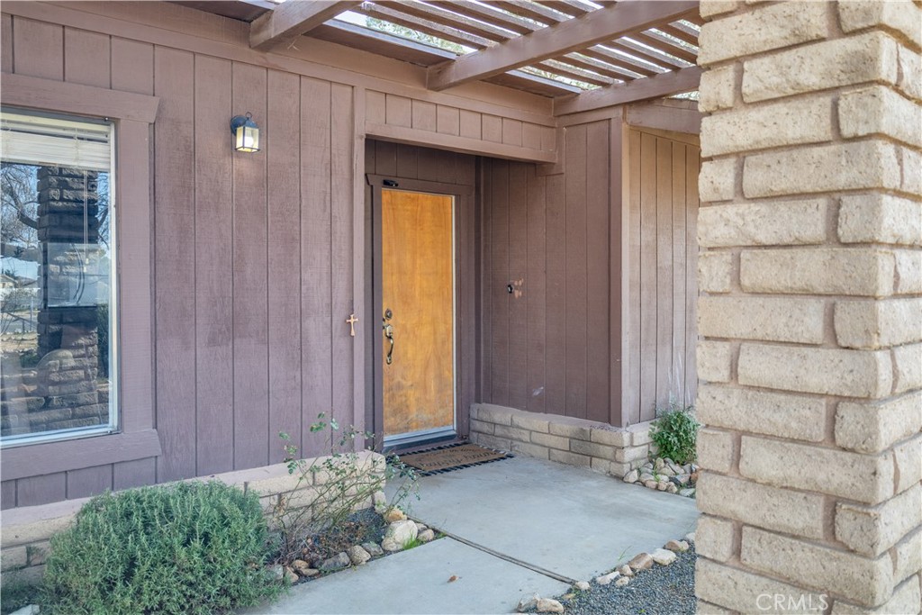 19801 Talihina Road Apple Valley, CA 92307 - Photo 6 of 32 a front view of a house with a garden