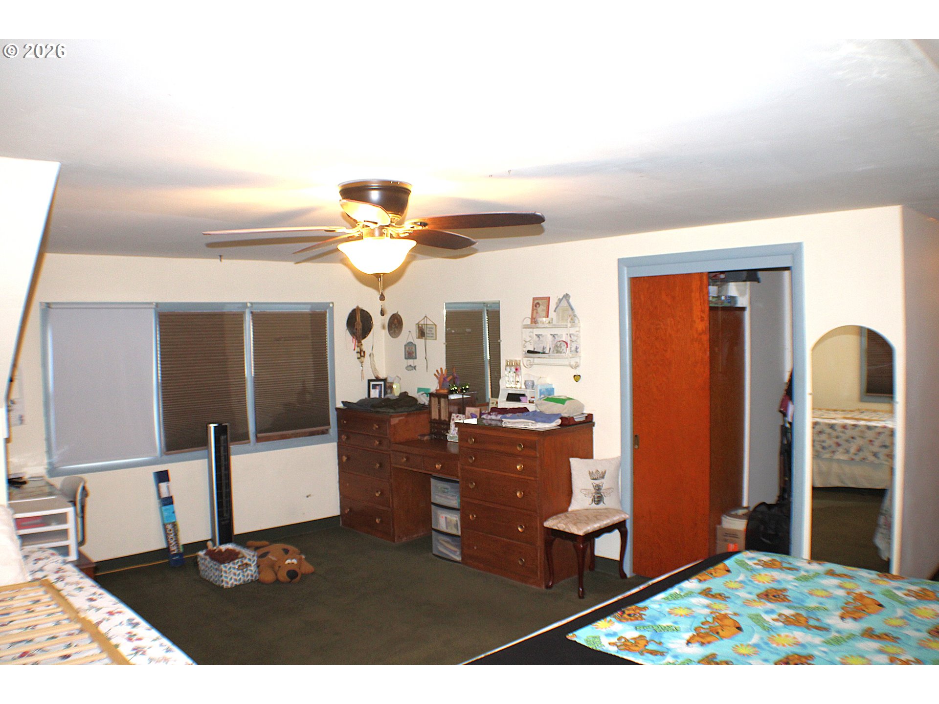 212 Park Street Riddle, OR 97469 - Photo 15 of 34 a living room with furniture