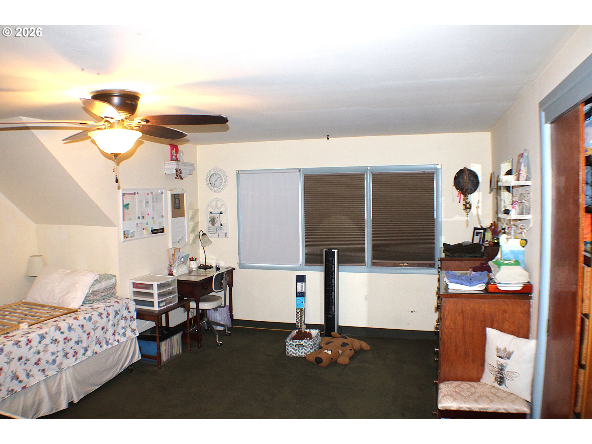 212 Park Street Riddle, OR 97469 - Photo 16 of 34 a living room with furniture