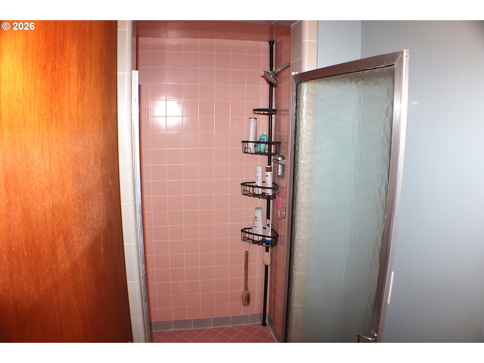 212 Park Street Riddle, OR 97469 - Photo 24 of 34 a bathroom with a shower