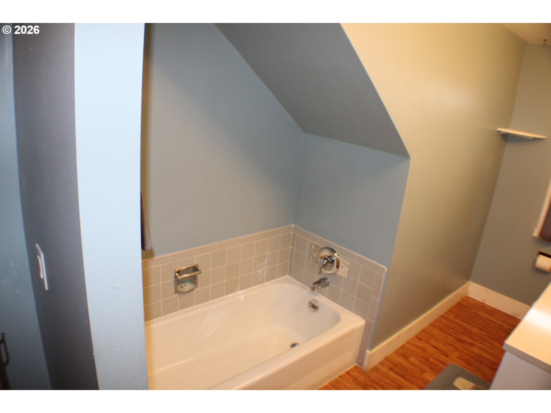 212 Park Street Riddle, OR 97469 - Photo 25 of 34 a bathroom with a tub sink and vanity