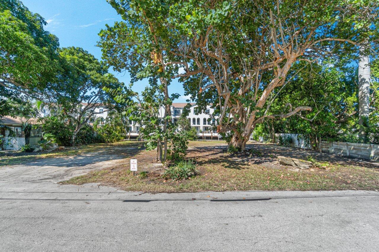 818 Chukker Road Delray Beach, FL 33483 - Photo 2 of 12 007-818ChukkerRoad-DelrayBeach-FL-33483-