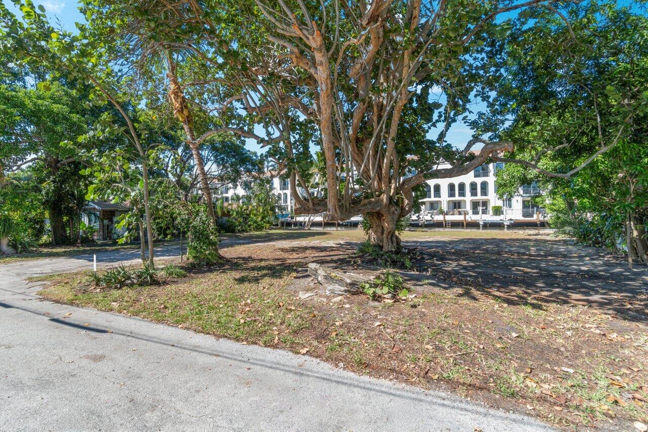 818 Chukker Road Delray Beach, FL 33483 - Photo 3 of 12 004-818ChukkerRoad-DelrayBeach-FL-33483-