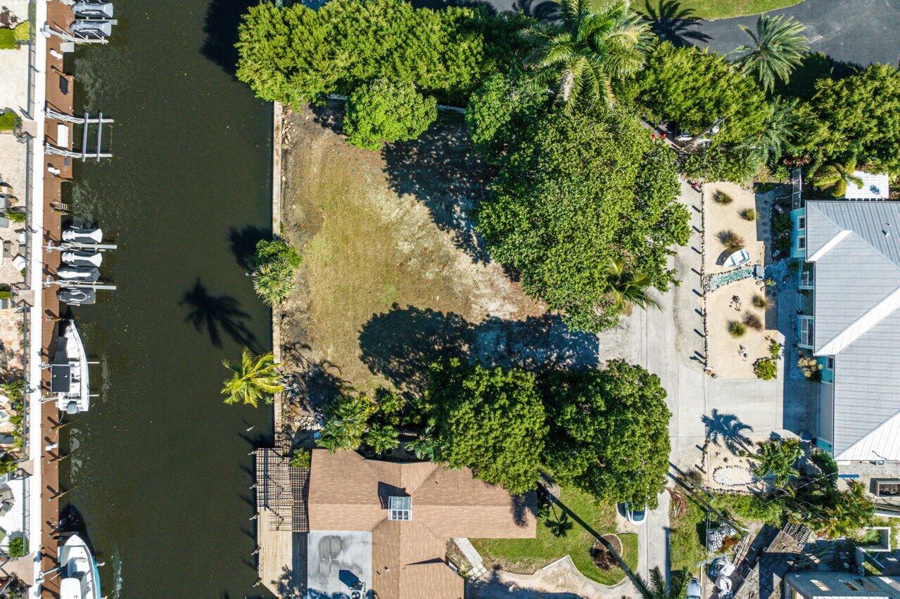 818 Chukker Road Delray Beach, FL 33483 - Photo 7 of 12 011-818ChukkerRoad-DelrayBeach-FL-33483-