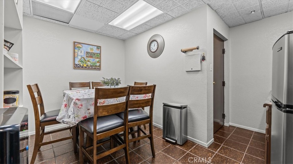 580 East Foothill Boulevard Azusa, CA 91702 - Photo 16 of 36 a dining room with furniture and window