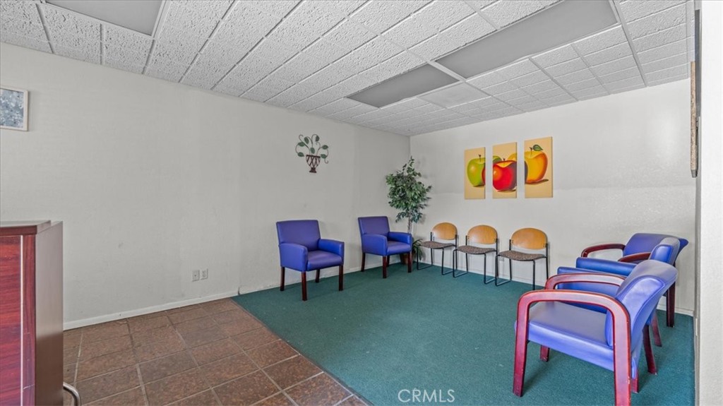 580 East Foothill Boulevard Azusa, CA 91702 - Photo 20 of 36 a living room with furniture