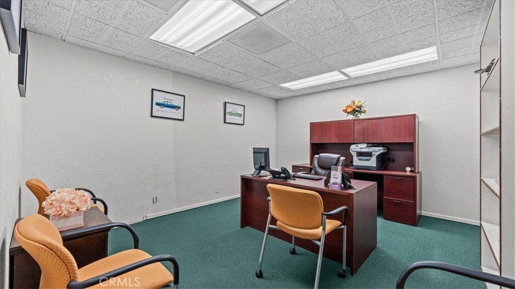 580 East Foothill Boulevard Azusa, CA 91702 - Photo 27 of 36 a room with furniture and a chair