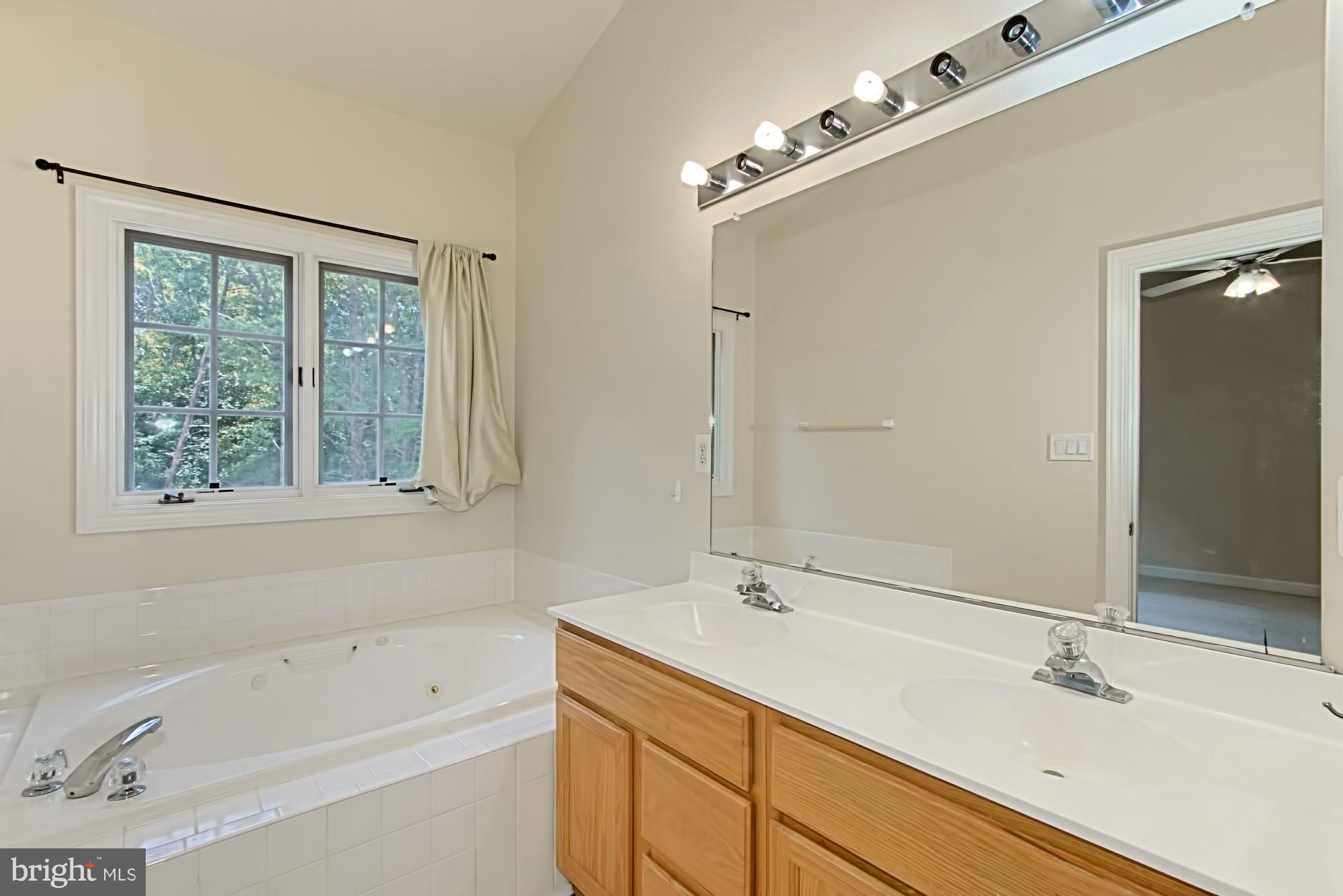 6343 Simmer Circle Springfield, VA 22150 - Photo 18 of 30 Bath (Master)