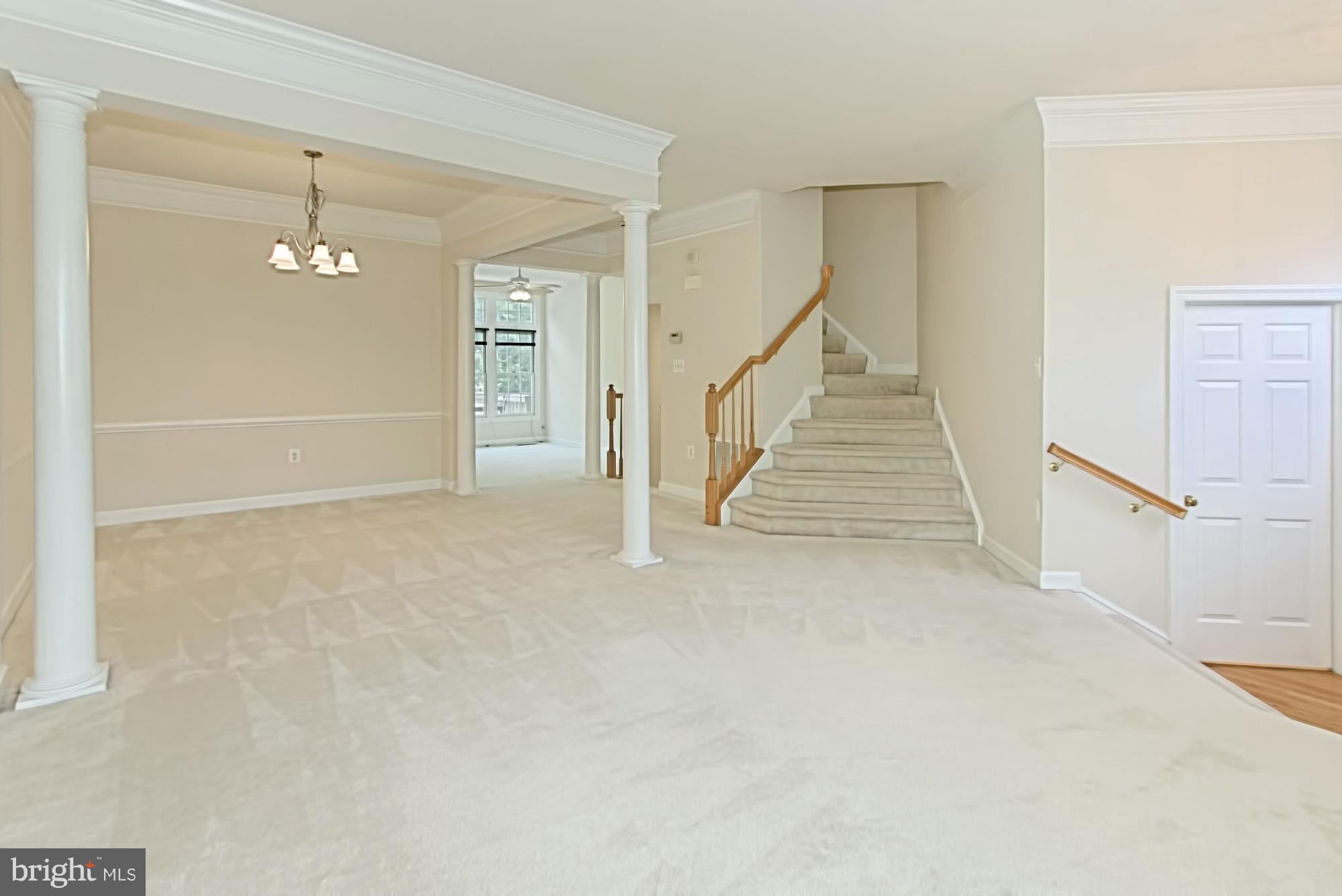 6343 Simmer Circle Springfield, VA 22150 - Photo 5 of 30 Living Room