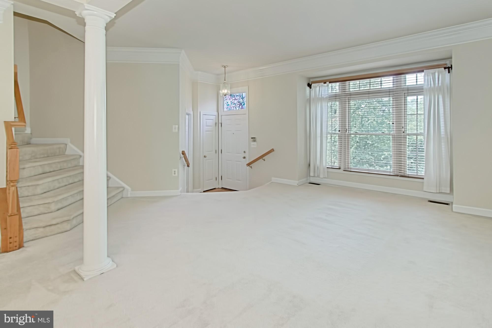 6343 Simmer Circle Springfield, VA 22150 - Photo 6 of 30 Living Room