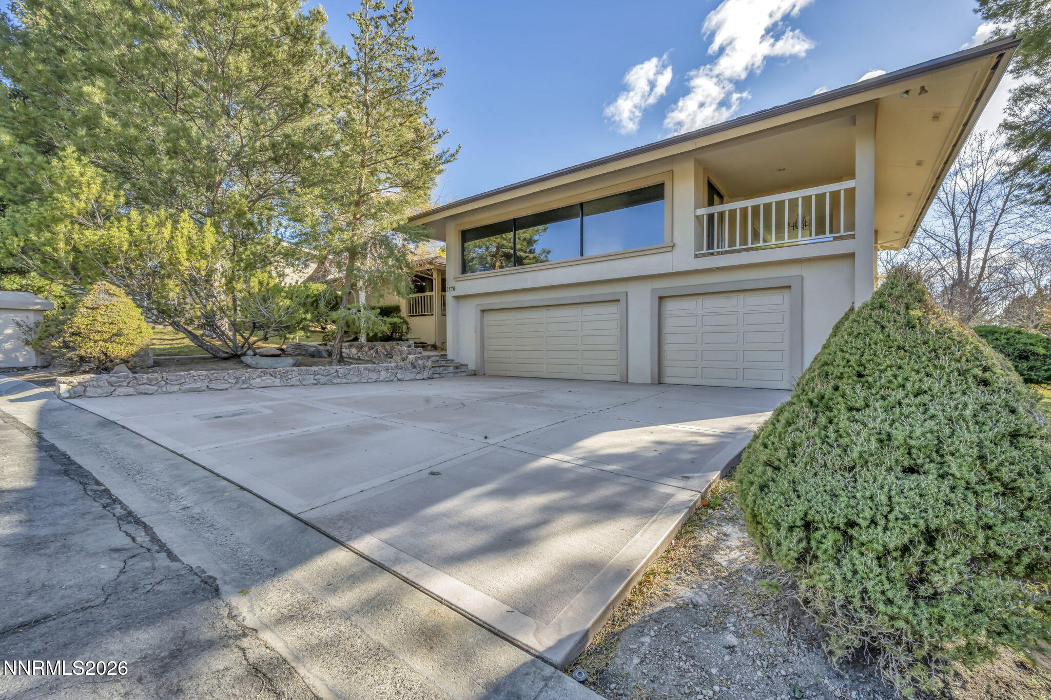 2570 Spinnaker Drive Reno, NV 89519 - Photo 7 of 41 a house view with a outdoor space