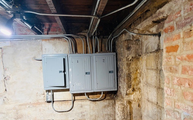 6631 South Justine Street Chicago, IL 60636 - Photo 13 of 18 a view of walk in closet